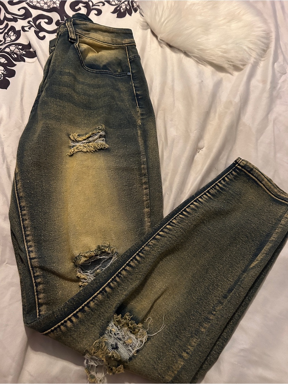 Men's Distressed Yellow-Green Washed Jeans